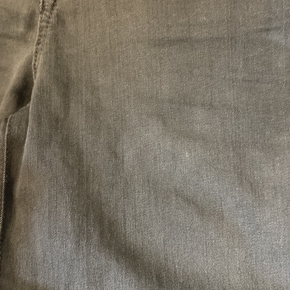 Level 99 Lily Crop size 28 - Picture 6 of 7